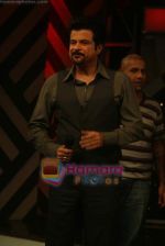 Anil Kapoor on the sets of Sa Re GAMA superstars in Famous on 29th Nov 2010 (14).JPG